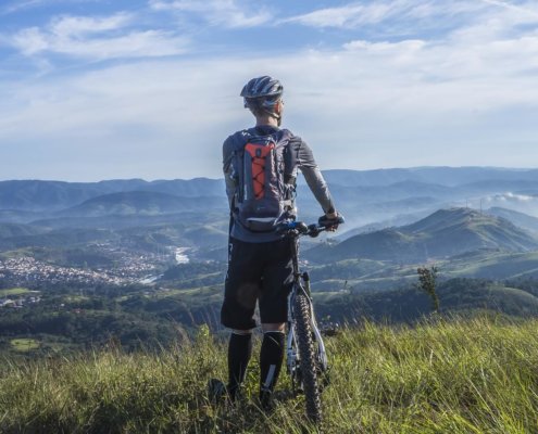 Kolesarjenje Kranjska Gora ponuja veliko možnosti kolesarjenja v naravi, gorskega kolesarjenja in spusta (Downhill)